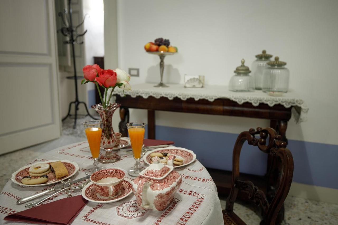 Palazzo Introna Bed & Breakfast Mola di Bari Exterior foto