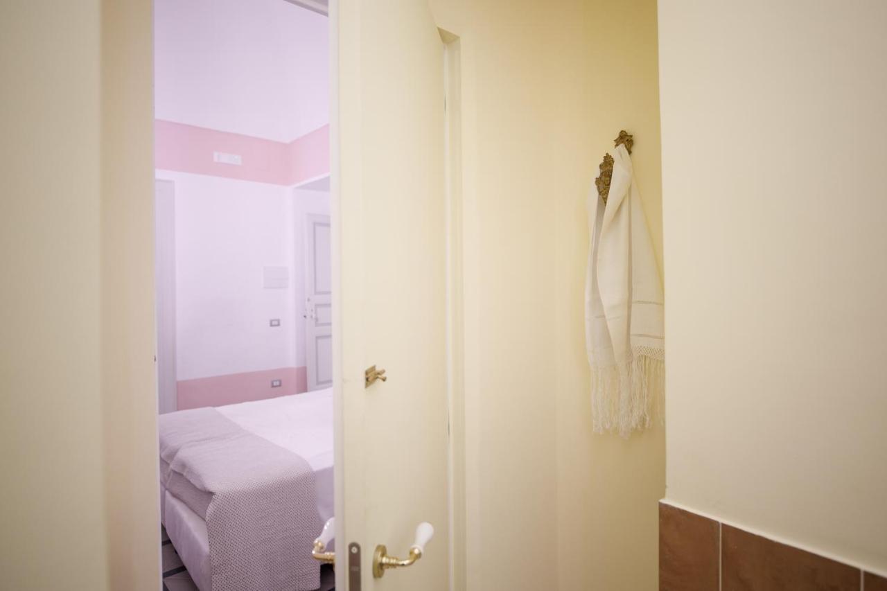 Palazzo Introna Bed & Breakfast Mola di Bari Exterior foto