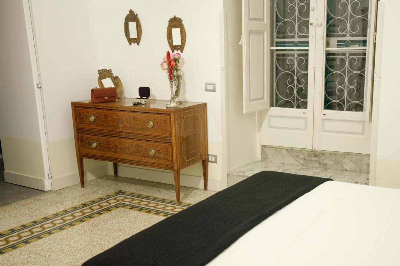 Palazzo Introna Bed & Breakfast Mola di Bari Exterior foto