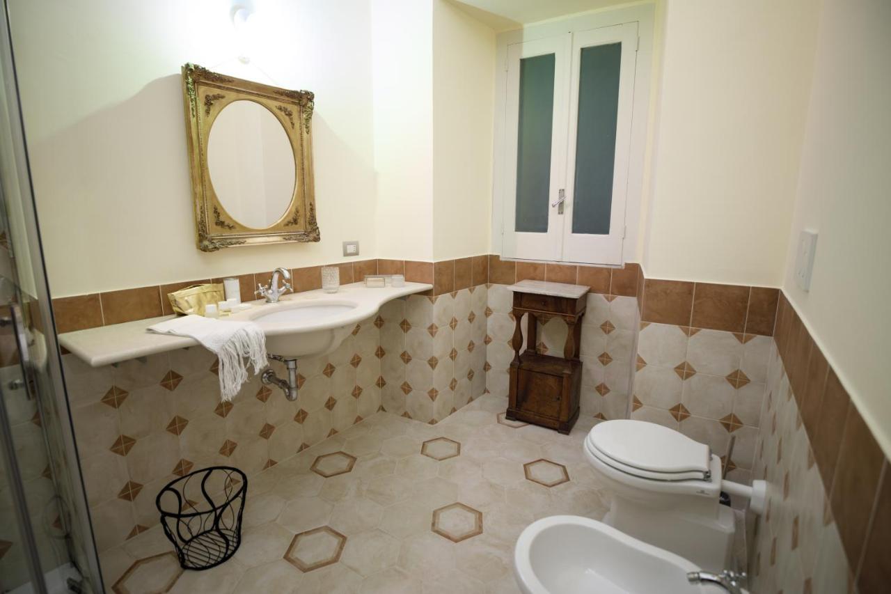 Palazzo Introna Bed & Breakfast Mola di Bari Exterior foto