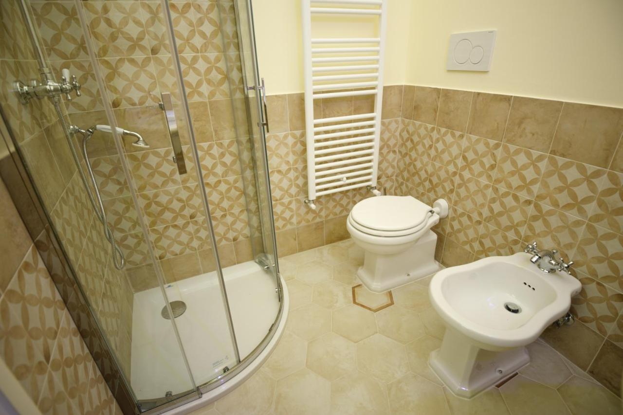 Palazzo Introna Bed & Breakfast Mola di Bari Exterior foto