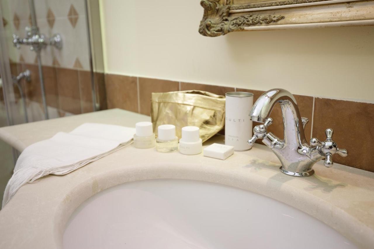Palazzo Introna Bed & Breakfast Mola di Bari Exterior foto
