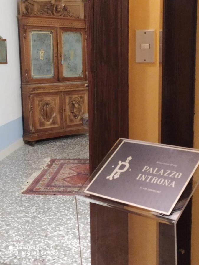 Palazzo Introna Bed & Breakfast Mola di Bari Exterior foto
