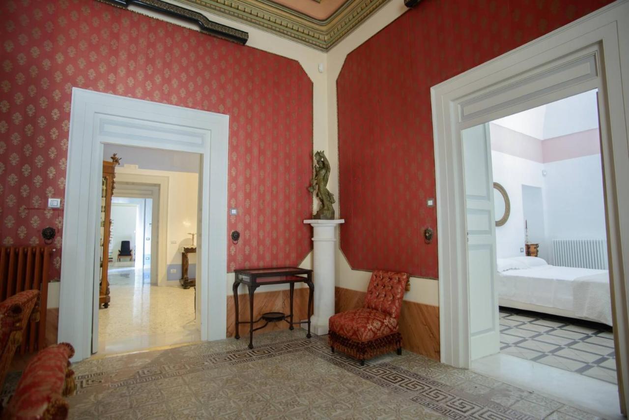 Palazzo Introna Bed & Breakfast Mola di Bari Exterior foto