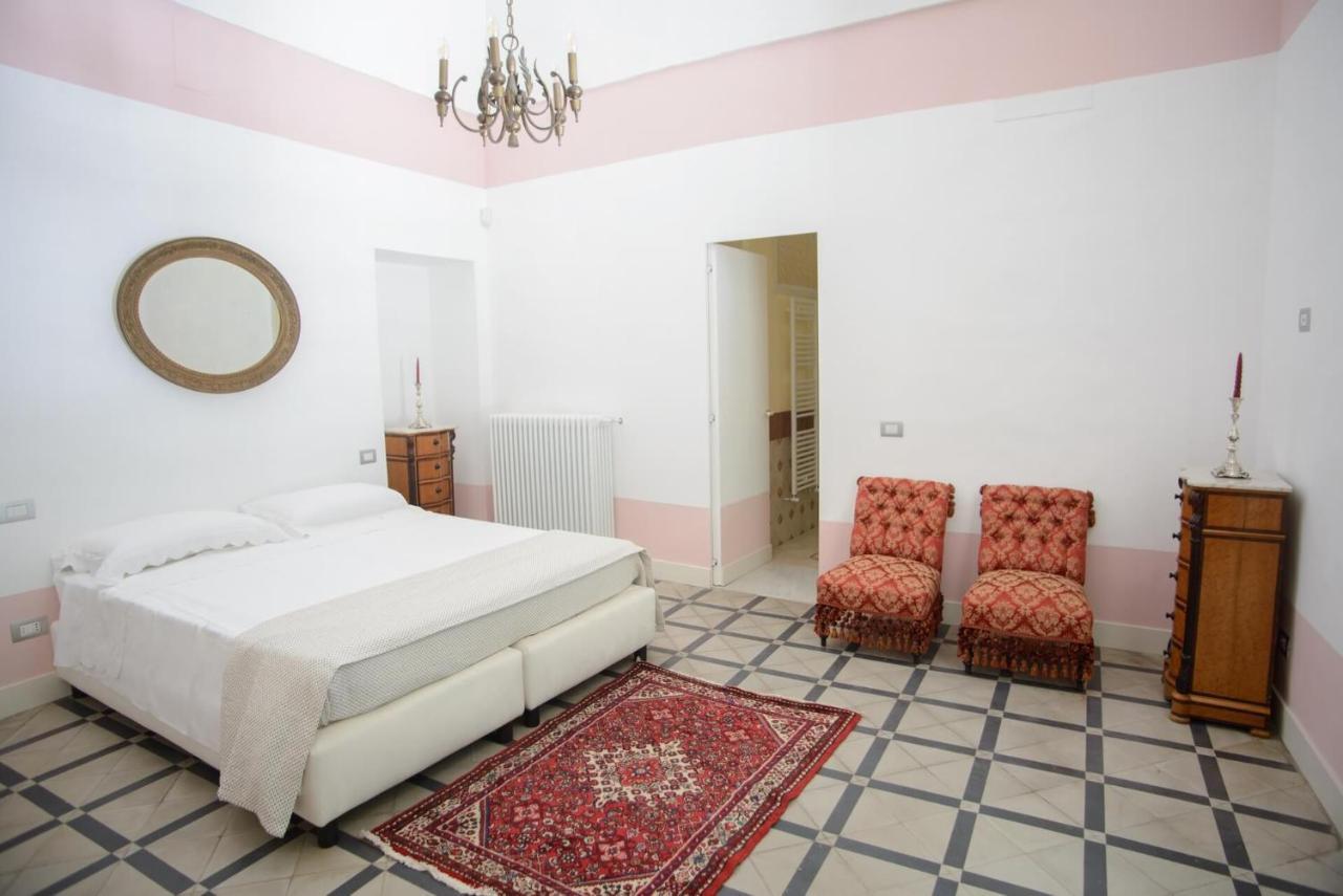 Palazzo Introna Bed & Breakfast Mola di Bari Exterior foto