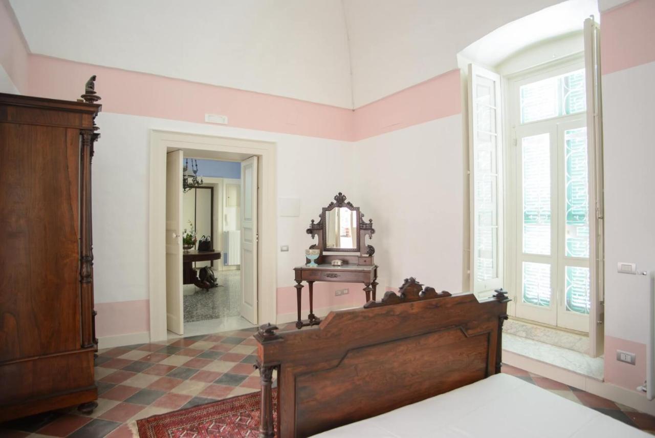 Palazzo Introna Bed & Breakfast Mola di Bari Exterior foto