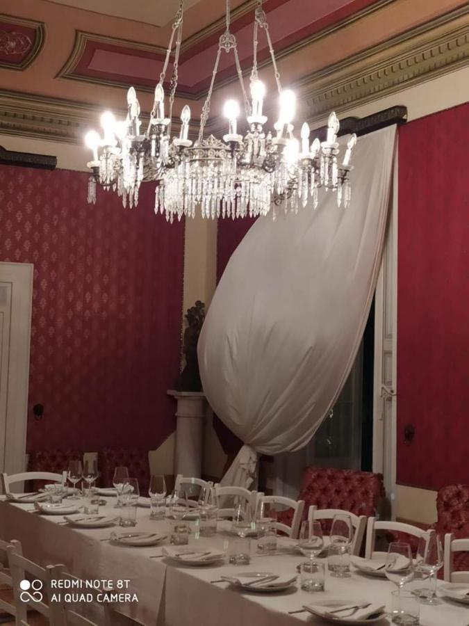 Palazzo Introna Bed & Breakfast Mola di Bari Exterior foto
