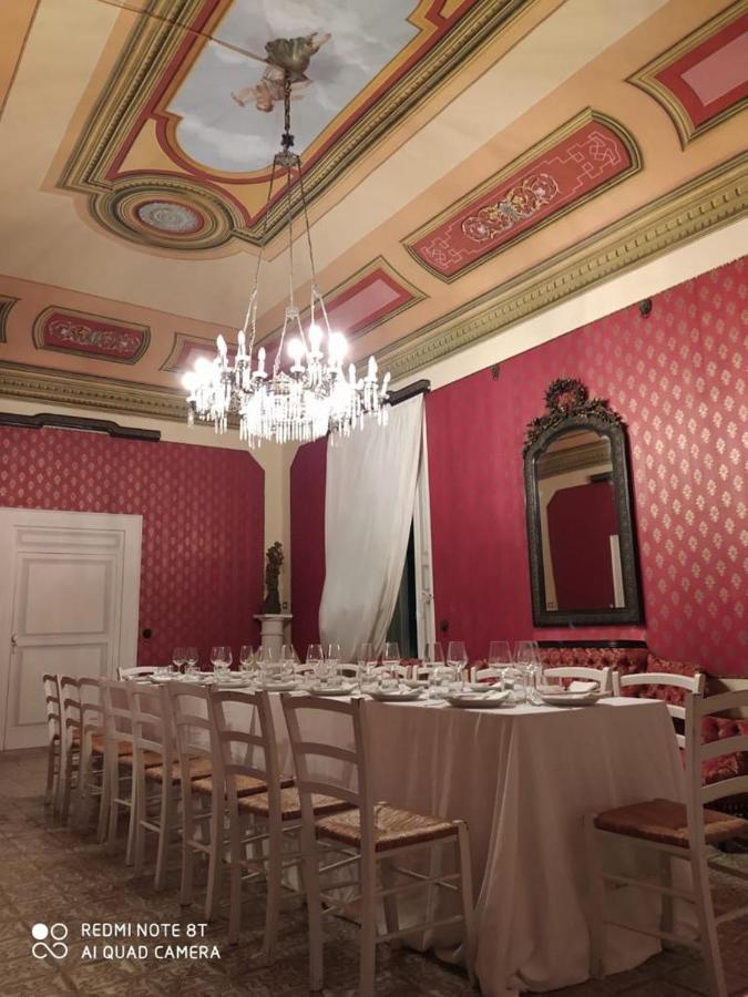 Palazzo Introna Bed & Breakfast Mola di Bari Exterior foto