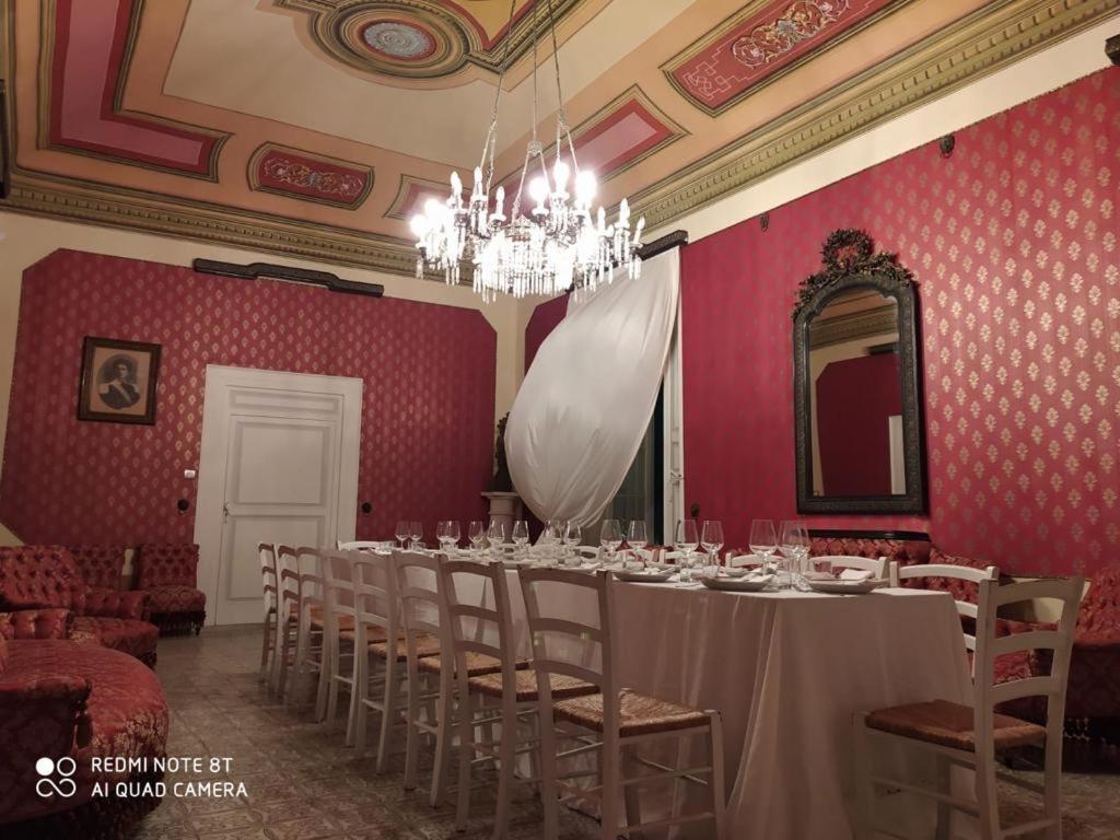 Palazzo Introna Bed & Breakfast Mola di Bari Exterior foto