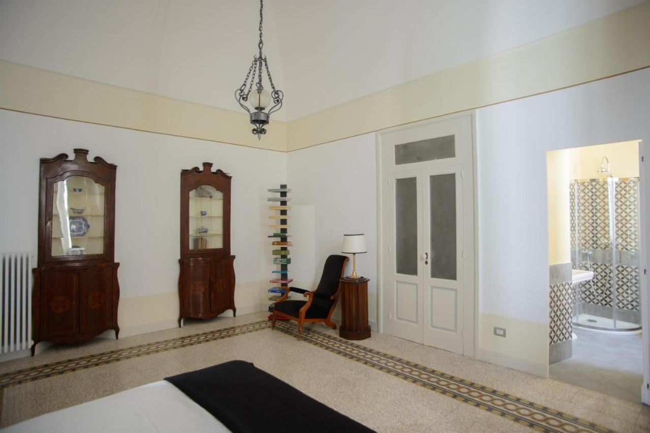 Palazzo Introna Bed & Breakfast Mola di Bari Exterior foto